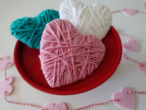 Make yarn hearts for Valentine's Day
