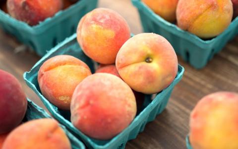 Learn about the health benefits of peaches with Caitlin Rulli of ShopRite Northvale, NJ