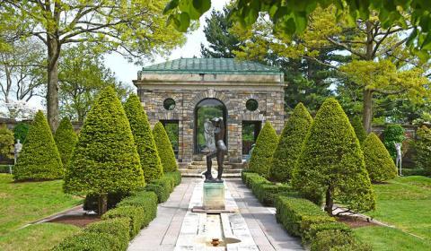 Take a virtual tour of the gardens in Hudson River Valley.