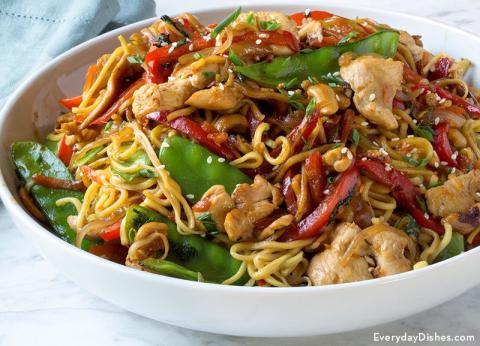 Chef Pearl will show us how to make Stir Fried Noddle with Chicken and Vegetables.