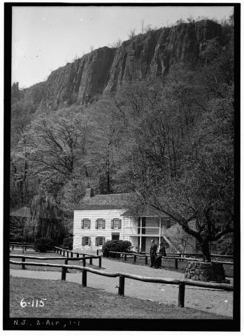 the Kearney House in front of the Palisades
