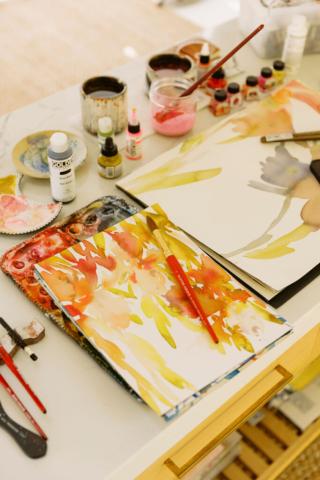 Fall-themed watercolors with Komal.