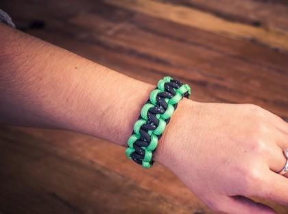 paracord bracelet