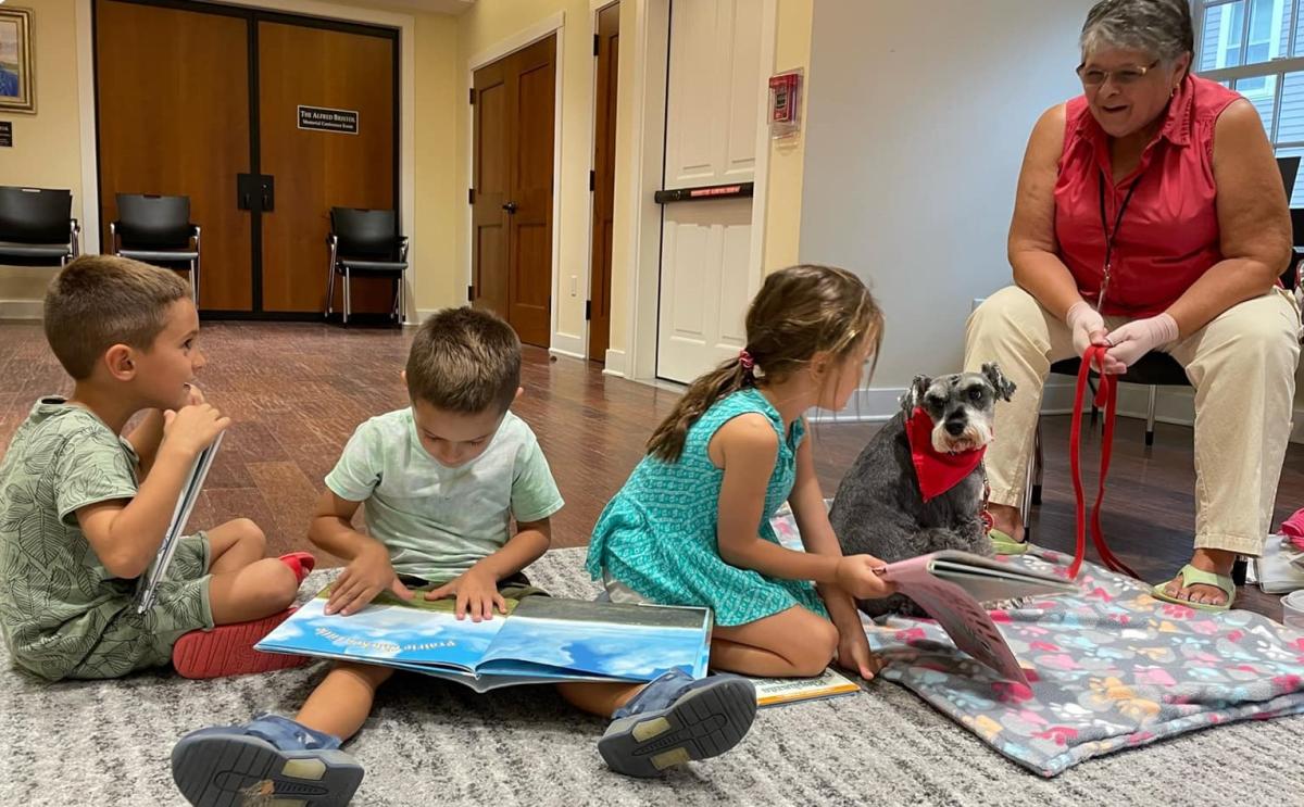 children reading to Ollie