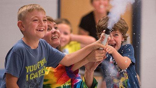 kids conducting science experiment