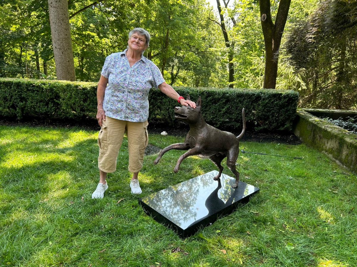 cristina biaggi with dog sculpture